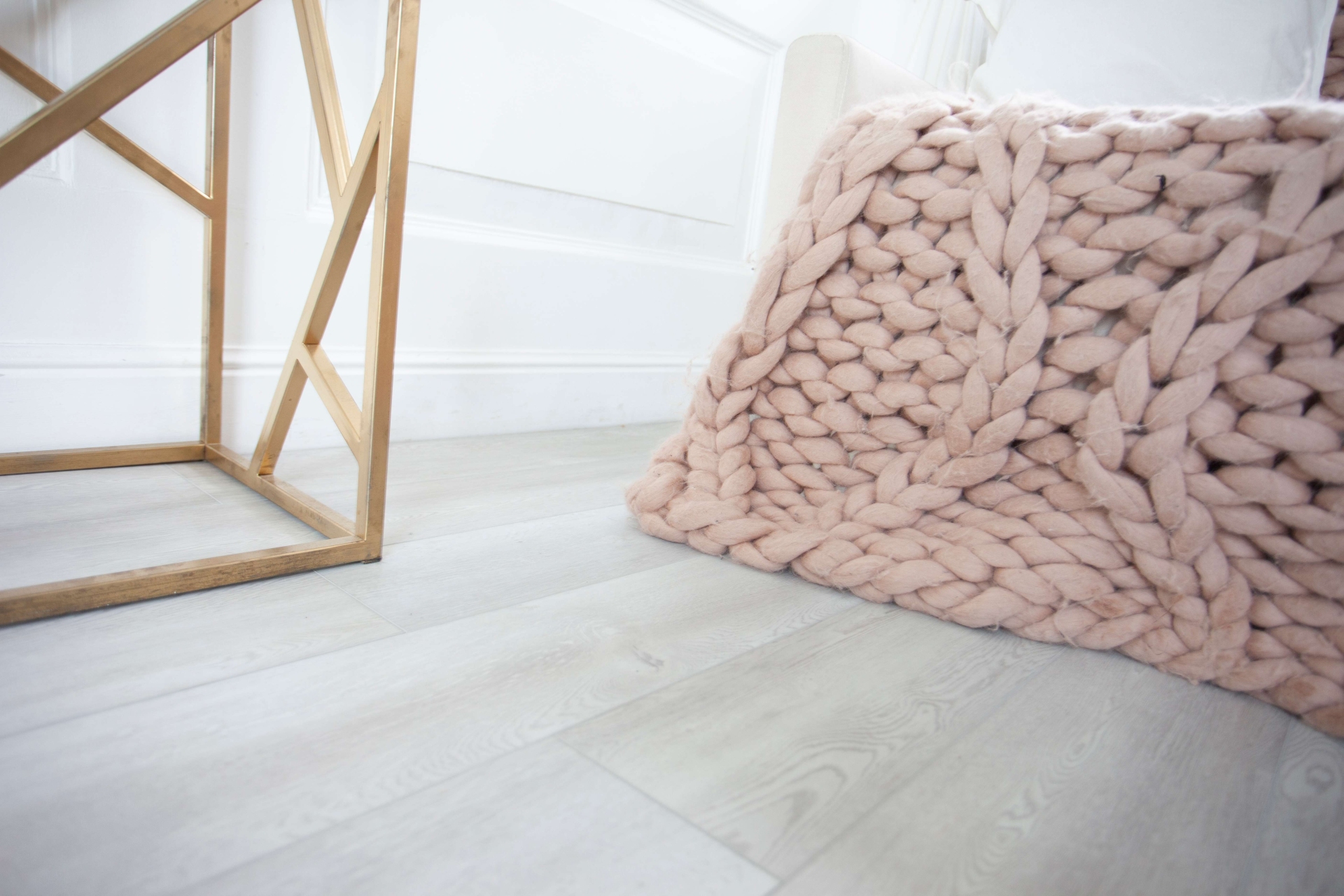 Усовершенствованная кварц-виниловая плитка «Damy Floor» Дуб Зимний (1227*187*2,5 мм) — купить в Братске