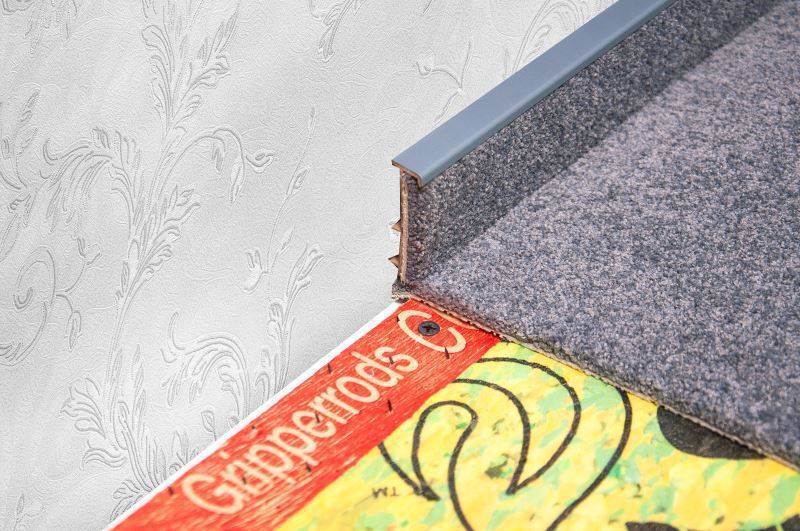 Плинтус для ковролина "Korner" Listwa графит (2500*13,8*50 мм) — купить в Братске