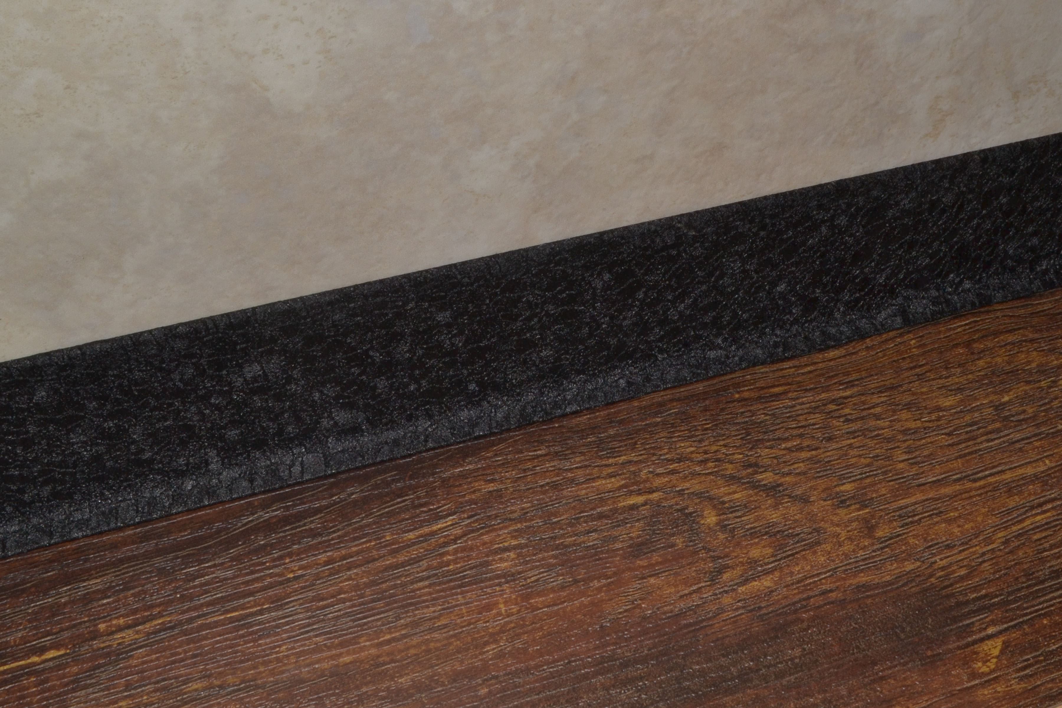 Плинтус алюминиевый L-образный текстура кожи черная (2500*11*60 мм) — купить в Братске