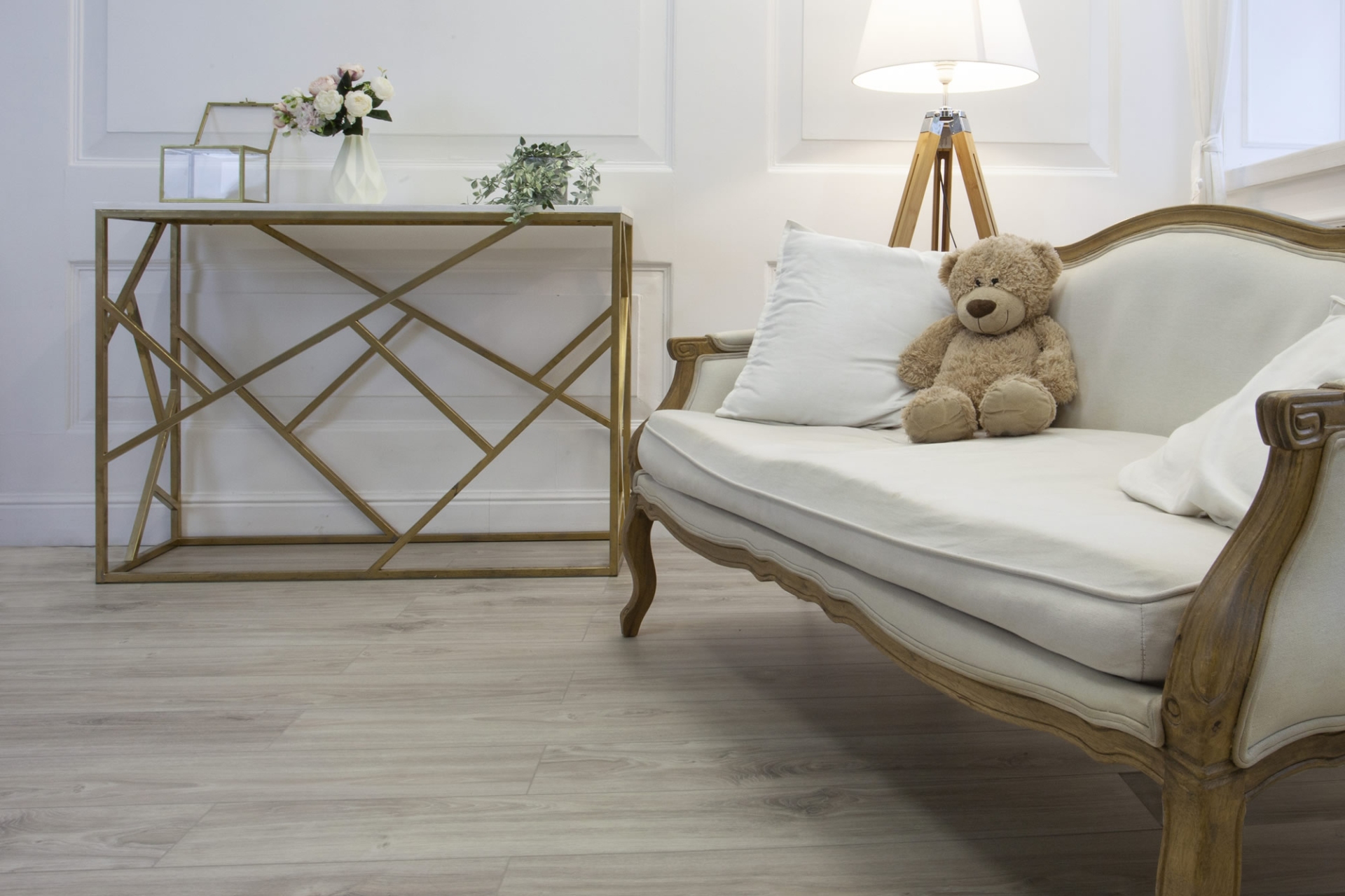 Усовершенствованная кварц-виниловая плитка «Damy Floor» Дуб Белый (1227*187*2,5 мм) — купить в Братске